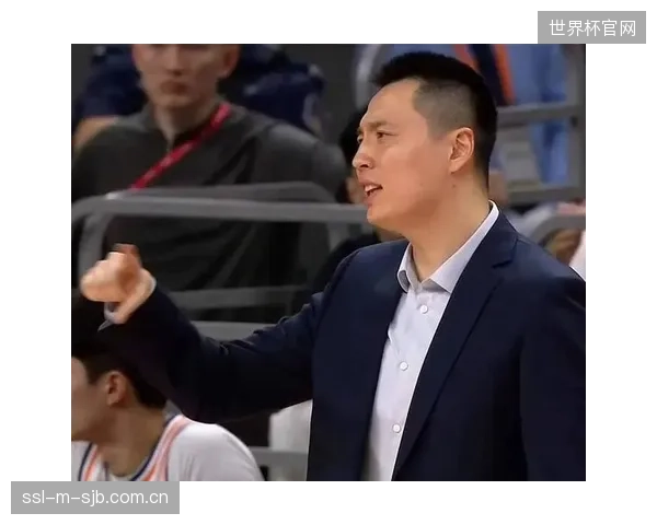 冠军教练斗法成看点，卢伟的阵地战布置将与王博的提速策略正面交锋。